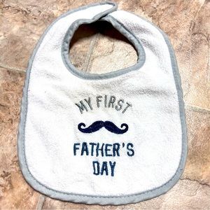 5 for $10 ⭐️ Hudson Baby First Father’s Day White and Gray Bib